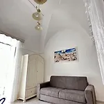 Casa Stella Via Caracciolo דירה
